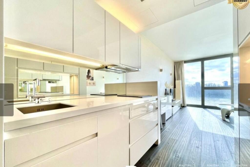 Eurovea Cozy Studio Apartment Bratislava Exterior foto